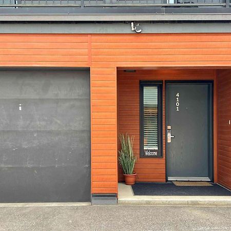 Al'S Escape By Revelstoke Vacations Apartment Exterior photo