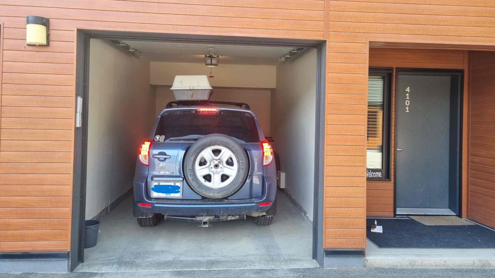 Al'S Escape By Revelstoke Vacations Apartment Exterior photo